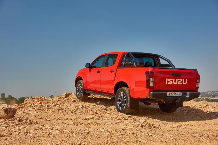  Isuzu KB Double Cab X-Rider 2017 года  (фото 24 из 40)